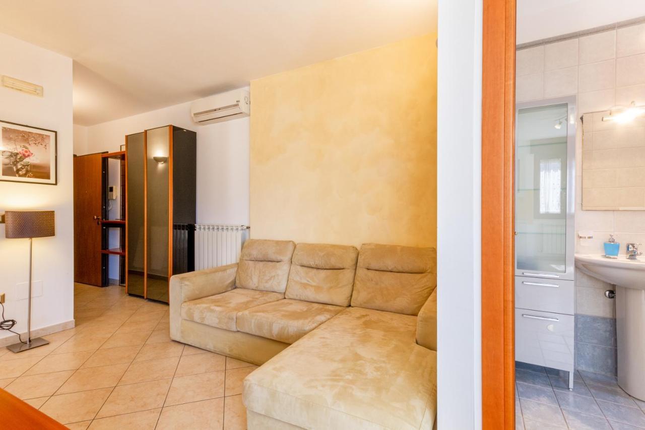 Roomy Apartment With Terrace & Parking Lecce Exterior photo